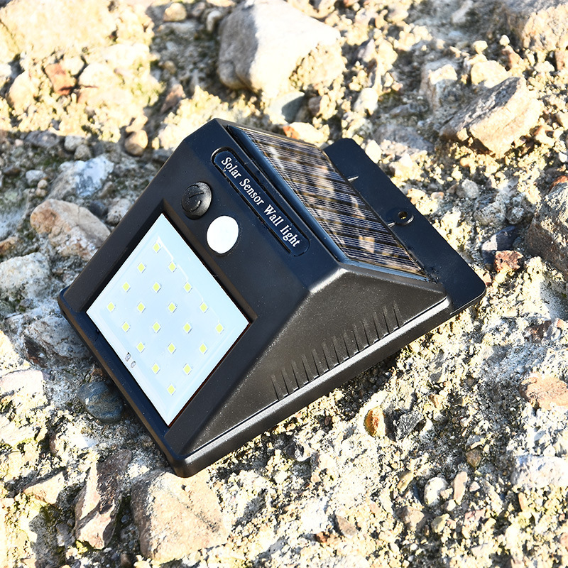 Lampada Solare da Parete con S - Solar Security Light recensione e prezzo